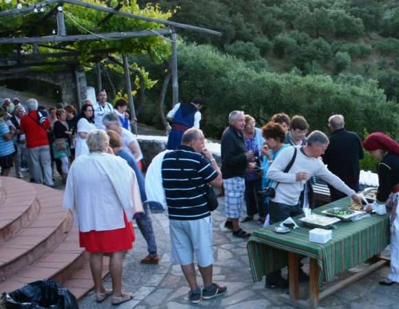 Cretan Night Show - Raki Tasting - Tours Crete